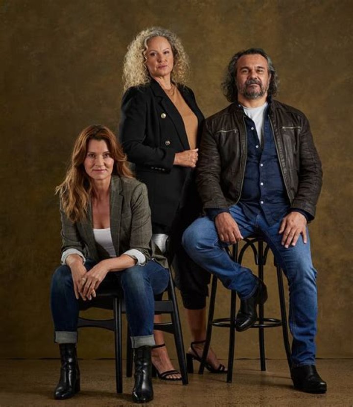 Aaron Pedersen Wife | Lisa Serma Age, Instagram & Net Worth